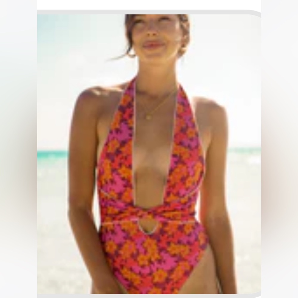 Yllw yellow the label one piece size small color fire “Mina”